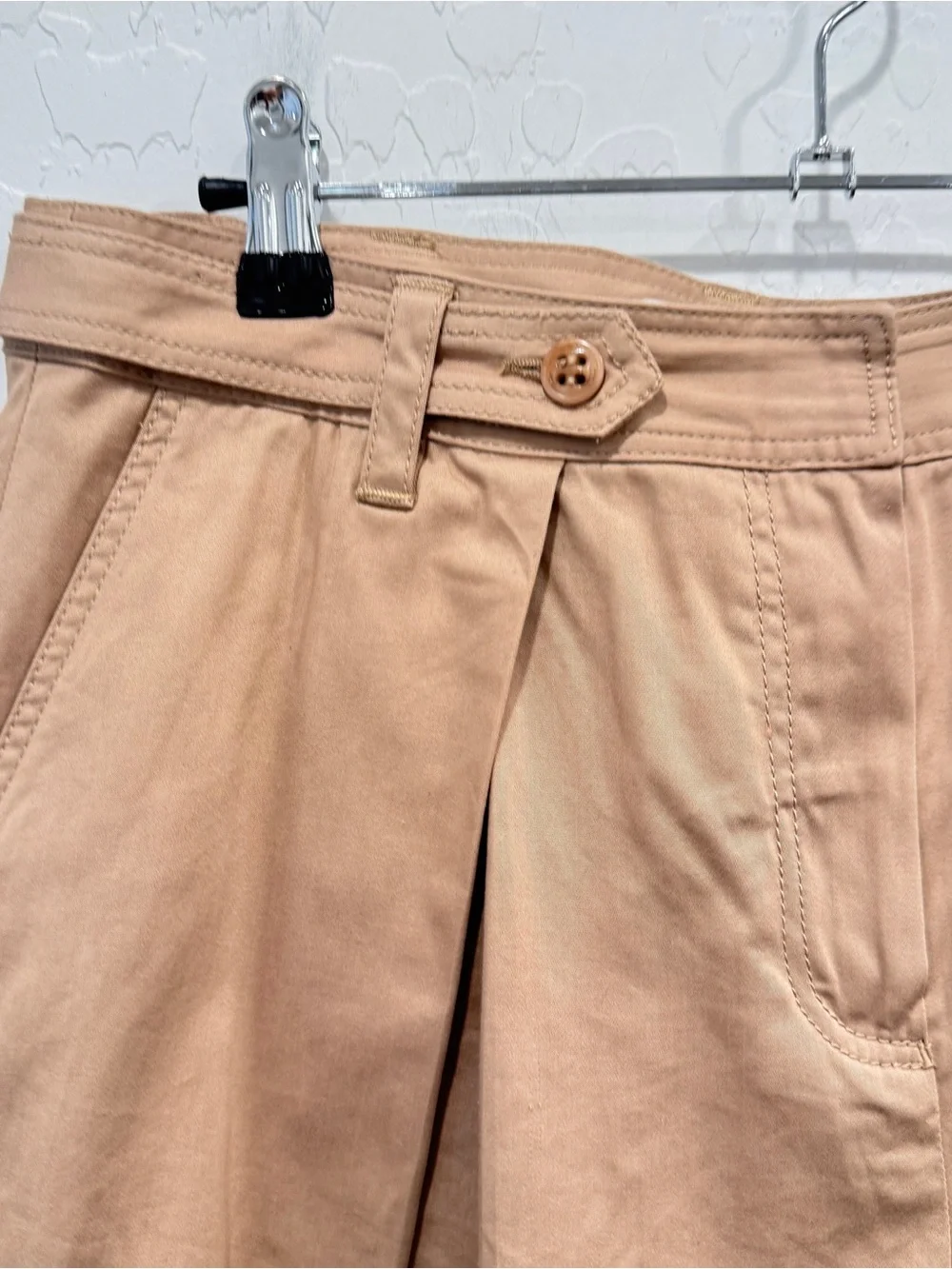 Trina Turk Beige Pleated Shorts Womens 8 Tan Old Money Quiet Luxury Summer